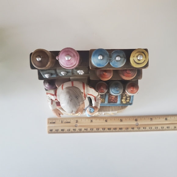 Vintage Shop Keeper, Candy Shop, Salesman,  Ceramic Figure Collectable Figurine - Picture 6 of 7
